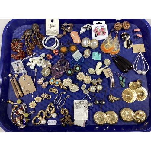 64 - A Selection of Ladies Earrings, including a pair of modern 