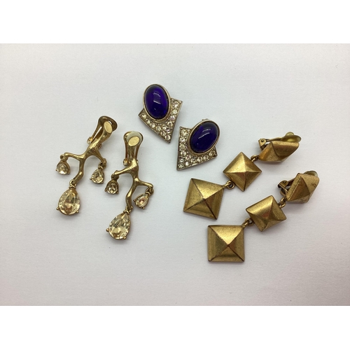 148 - Oscar De La Renta; A Pair of Modern Clip On Earrings, suspending teardrops; together with another pa... 