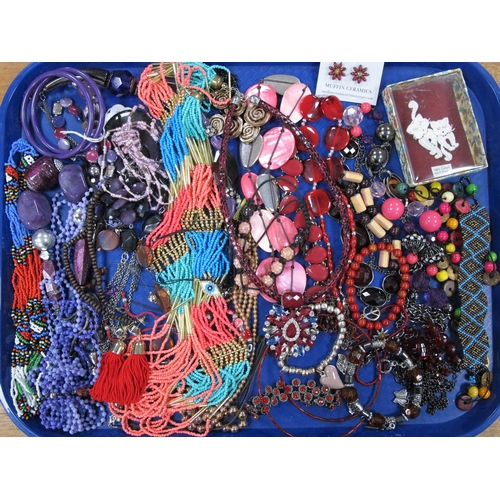 23 - Assorted Costume Bead Necklaces, bracelets, earrings etc :- One Tray