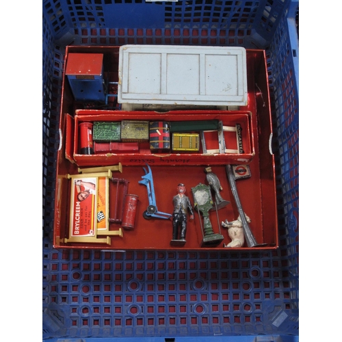 462 - A Quantity of Mid XX Century 'O' Gauge and Similar Railway Accessories, by Hornby and others, includ... 