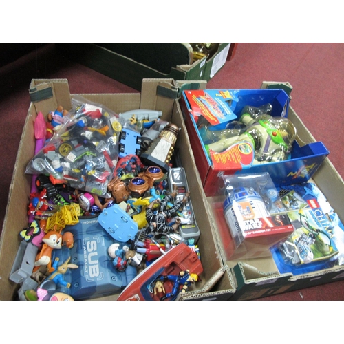 1080 - An assortment of juvenilia to included boxed Buzz Lightyear, R2-D2 bathroom tidy, loose Lego pieces ... 