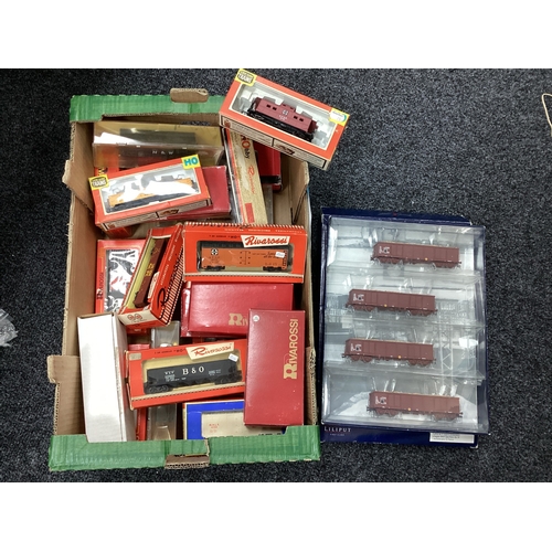 145 - HO gauge rolling stock from Rivarossi, Mantua, Liliput etc. boxed, approx. 25