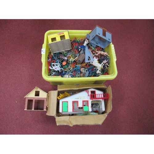 487 - A quantity of plastic toy soldiers, western and historical figures. Together with a Blue Box Toys pl... 