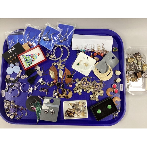 5 - An Assortment of Modern Earrings, to include imitation pearl bead drops, gilt tone hearts, floral cl... 