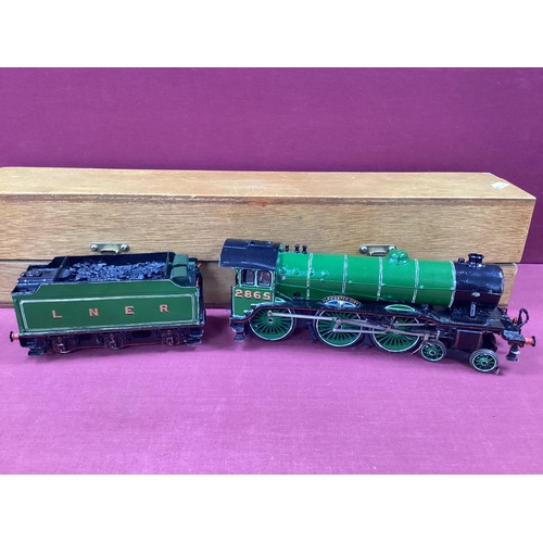 588 - A Brass 'O' Gauge/7mm Kit Built Class B17/4 4-6-0 Steam Locomotive with Six Wheel Tender L.N.E.R Gre... 