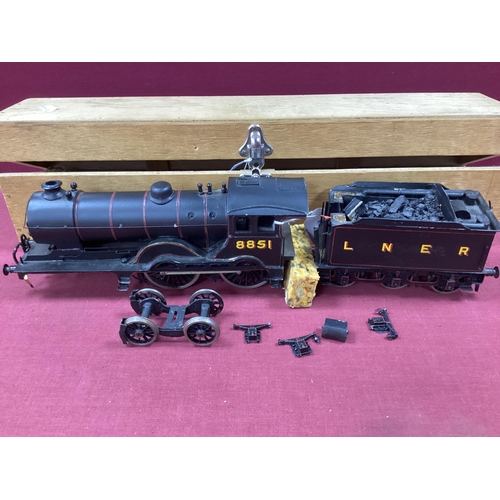 593 - An 'O' Gauge/7mm Brass Kit Built Class 2P 4-4-0 Steam Locomotive with Six Wheel Tender, L.N.E.R blac... 