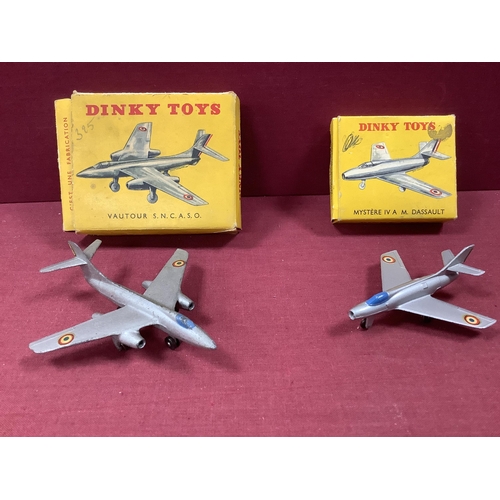 676 - Original French Dinky No 60B Vautour and No 60A Mystere IV a M Dassault, Vautour fair, Dassoult very... 