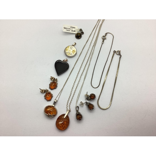 225 - Modern Amber Pendants, novelty dainty hedgehog earrings with inset detail and matching pendant, hear... 