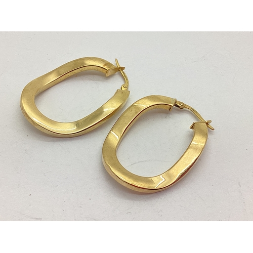 66 - A Pair of 9ct Gold Modernist Style Hoop Earrings, (3grams).