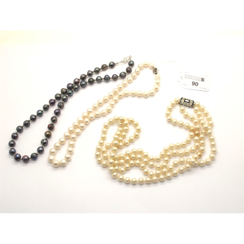 90 - A Modern Single Strand Fresh Water Pearl Bead Necklace, of uniform design, knotted to flowerhead cla... 