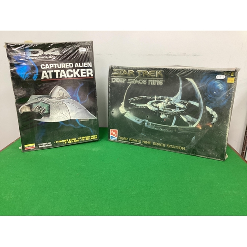 Two Plastic Model Kits Comprising of AMT/Ertl 1:2500 Star Trek Deep ...