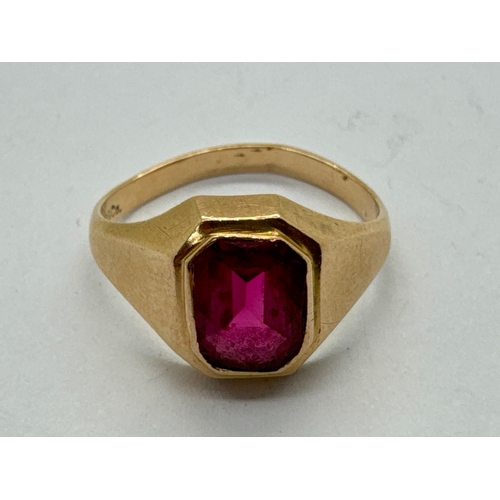 88 - A Single Stone Signet Ring, collet set to centre between faceted tapering band stamped 