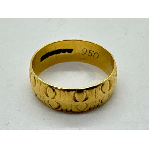 89 - An 18ct Gold Textured Wedding Band, enscribed 