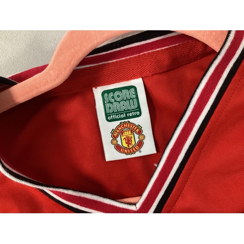 415 - Manchester United Home Shirts, Umbro 'Sharp', score draw retro Wembly 85, Nike 'Vodophone' sizes med... 