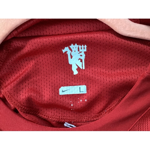 416 - Manchester United Home Shirts, Nike 'Aon' Van Persie (wear) Premier League arm patches, 'AIG' size L... 