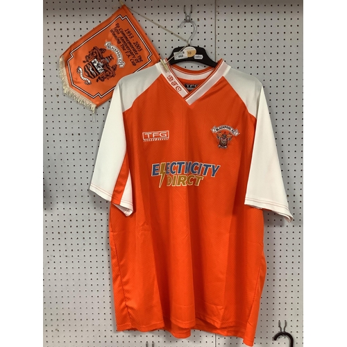 442 - Blackpool TFG Home Shirt with 'Electricity Direct' Logo, size XL. 2003 pennant (2).