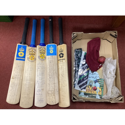 498 - Cricket - Five Bats circa 1990's multisigned by Derbyshire and opponents including, Yorkshire, Durha... 