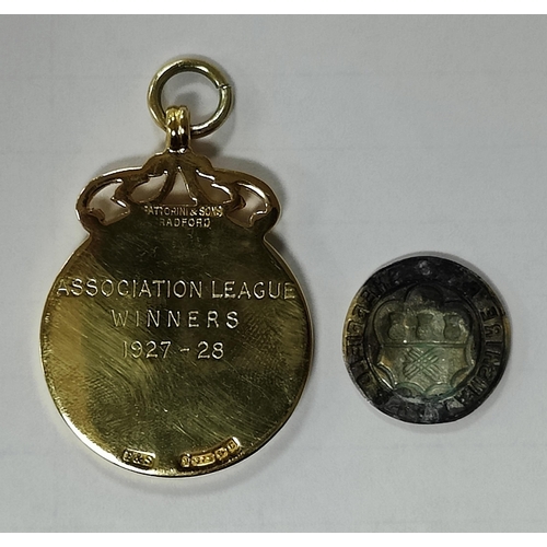 600 - Medal - Sheffield & Hallamshire 'Association League Winners 1927-8', in 9ct gold with (detached) She... 