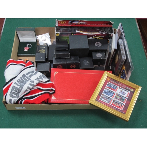 626 - Manchester United Ephemera, corporate gifts, Maisto model bus, album of player images, jigsaw, etc:-... 