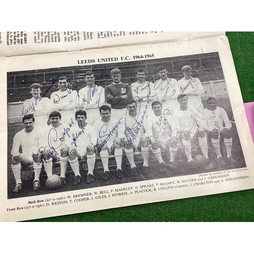 886 - 1965 Autographs of Leeds United, including Bremner, Hunter, Cooper, Giles, Collins, Charlton, Johann... 