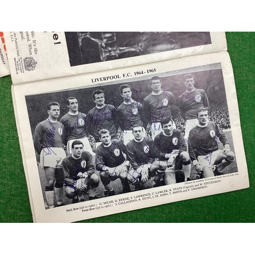 886 - 1965 Autographs of Leeds United, including Bremner, Hunter, Cooper, Giles, Collins, Charlton, Johann... 