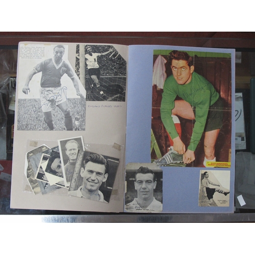 578 - Autographs - George Hardwick, Jimmy Hagan, Ken Barnes, Stanley Matthews, Ian Moore, Derek Dougan, Al... 