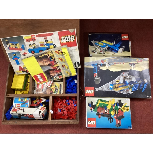 573 - A Quantity of Late 1970's Lego to include boxed components from Set #928 Galaxy Explorer, #924 Space... 