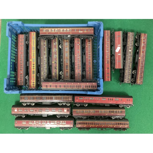 634 - Approximately Eighteen OO Gauge coaches by Hornby, Mainline and others, all in LMS Maroon livery, so... 