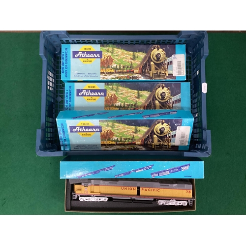 657 - Four Athearn HO scale American DD40 