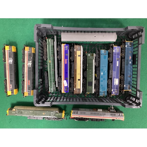 677 - Twelve British 00 gauge Diesel and Electric locomotives by Lima, Bachmann and others, for spares or ... 