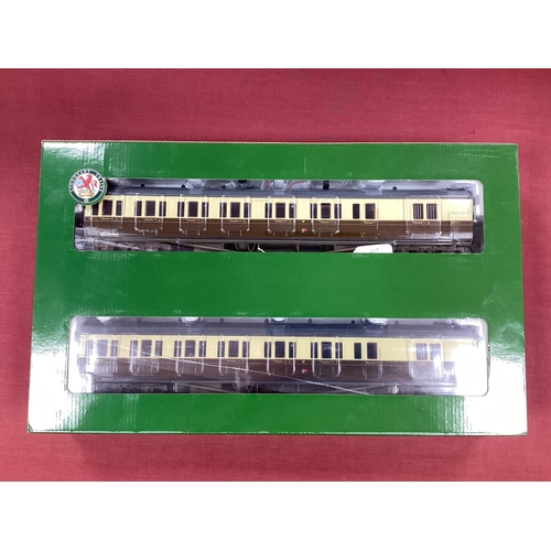 702A - Lionheart Trains O gauge, Great Western B Set pair of coaches in GW Chocolate and Cream livery, boxe... 