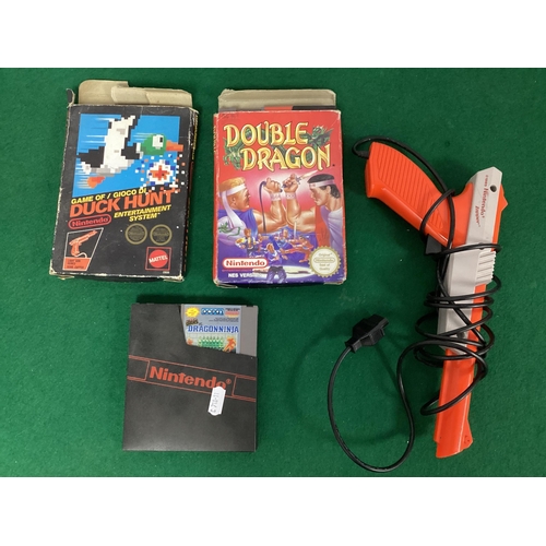 726 - A Circa 1985 Nintendo Zapper (NES) Lightgun. Three NES game packs comprising of Double Dragon, Super... 