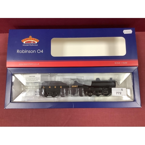 772 - Bachmann OO gauge Robinson 2-8-0 locomotive and tender in LNER Livery no 3547, boxed untested.