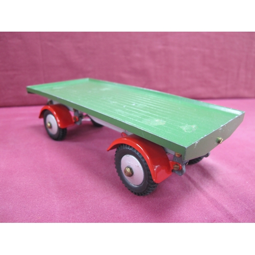 829 - A Shackleton Foden Green/Red Four Wheel Trailer, appears original and complete, overall very good, s... 