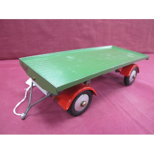 829 - A Shackleton Foden Green/Red Four Wheel Trailer, appears original and complete, overall very good, s... 