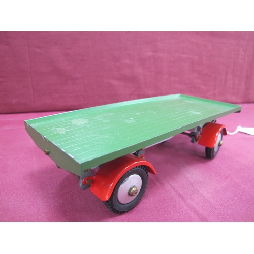 829 - A Shackleton Foden Green/Red Four Wheel Trailer, appears original and complete, overall very good, s... 