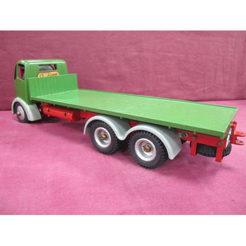 830 - A Shackleton Foden Flat Bed Lorry, green/light grey, clockwork working, overall very good/excellent,... 