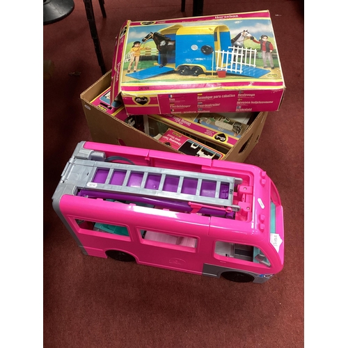 1305B - Quantity of Original Sindy Items, including a horsebox and wardrobe, playworn, unchecked, all boxed,... 