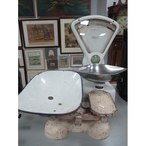 1380 - Avery Shop Scales, to weigh 2lb, painted iron scales.