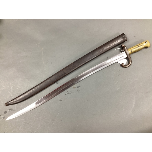 481 - XIX Century French Model 1866 Chassepot Bayonet and Scabbard, bayonet manufacturer mark 'Mre N/e de ... 