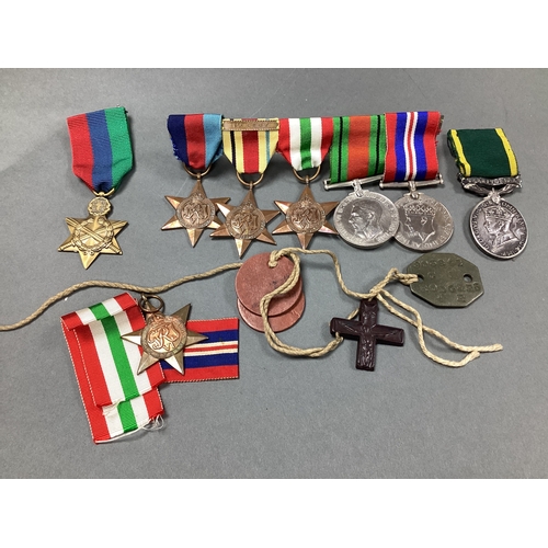 654 - WWII Medal Group, comprising 1939-1945 Star, Africa Star, Italy Star with 8th Army bar, Defence Meda... 