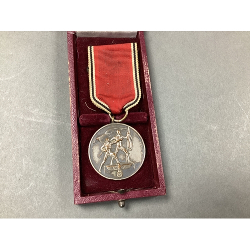 657 - Interwar German Third Reich Austrian Anschluss Medal, in a presentation case.