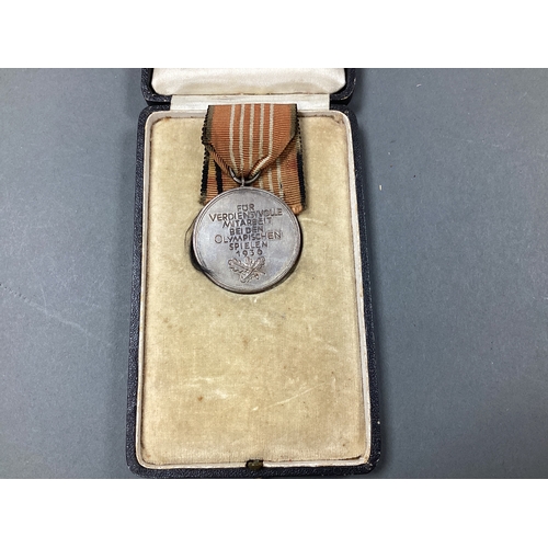 690 - Interwar German Third Reich 1936 Olympic Games Medal, in presentation case manufacturer marked Carl ... 