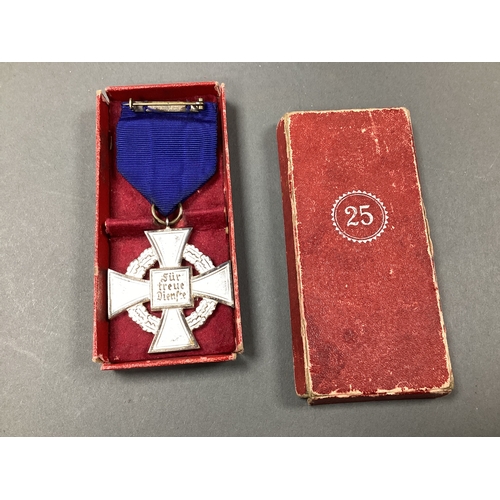 693 - WWII German Third Reich 25 Year Faithfull Service Medal, by Franz Reischauer, in a presentation box