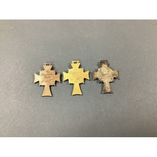 699 - WWII German Third Reich Mothers Cross in gold, silver and bronze (some enamel loss to bronze).