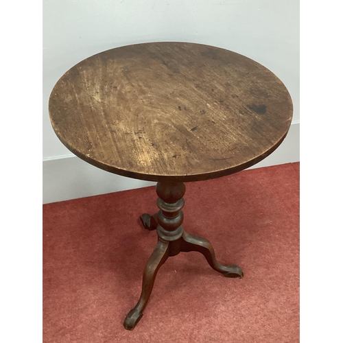 1494 - A XIX Century Mahogany Pedestal Table, with a circular top, turned pedestal on cabriole legs and pad... 