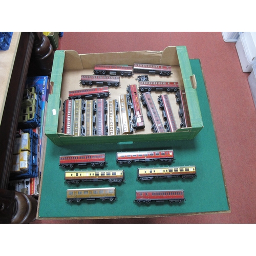 219 - Twenty Hornby Dublo OO Gauge Coaches, playworn, some damages noted.