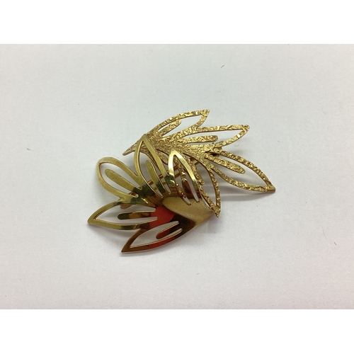 156 - A 9ct Gold Abstract Foliage Brooch, of crossover leaf design with partially textured finish, 4cm lon... 