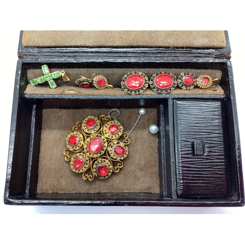 167 - An Antique Style Highly Decorative Stone Set Brooch, the collet set oval stones set within ornate fl... 