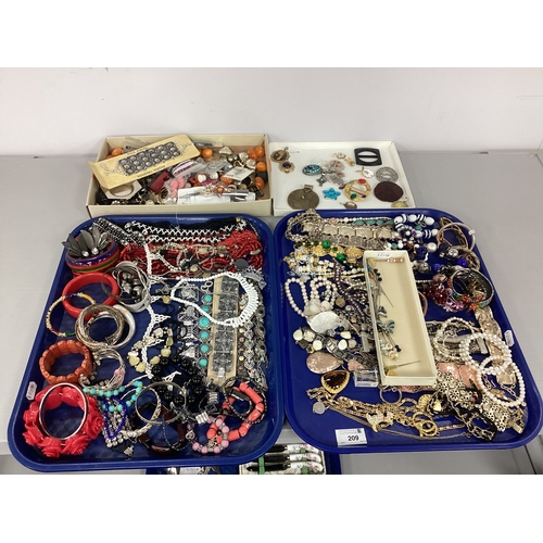 209 - A Variety of Costume Jewellery, including gilt coloured bracelets, brooches, earrings, diamanté, imi... 